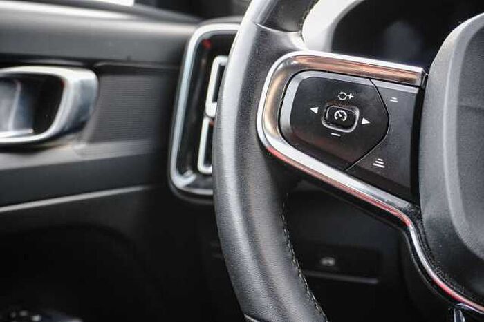 Volvo XC40 2WD Core B3 Mild-Hyb. AUTOM. ACC AHK
