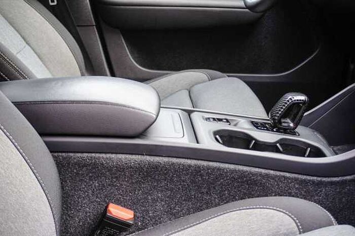 Volvo XC40 2WD Core B3 Mild-Hyb. AUTOM. ACC AHK