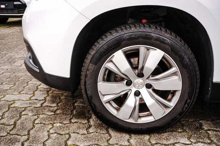 Peugeot 2008 Allure PureTech 110 Automatik/Allwetter