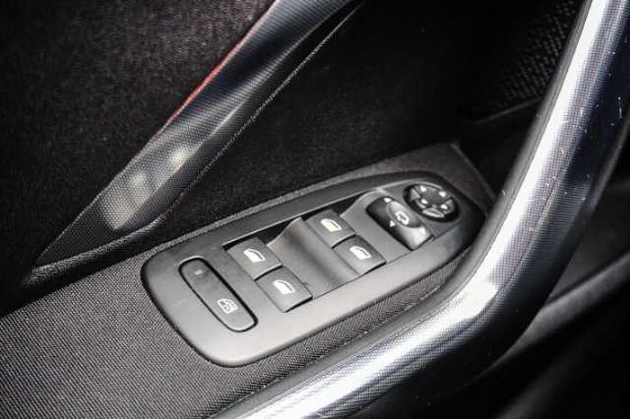 Peugeot 2008 Allure PureTech 110 Automatik/Allwetter