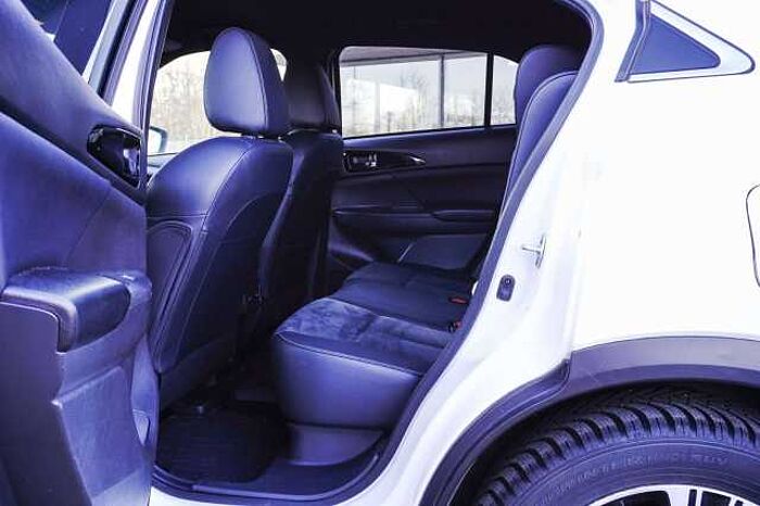 Mitsubishi Eclipse Cross 2.4 PLUG-IN 4WD PLUS Select Black