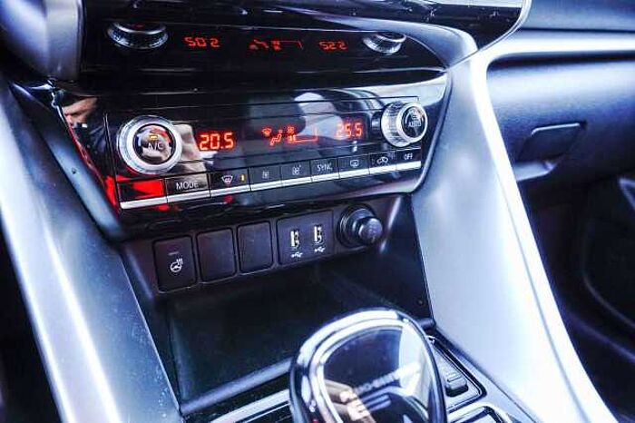 Mitsubishi Eclipse Cross 2.4 PLUG-IN 4WD PLUS Select Black