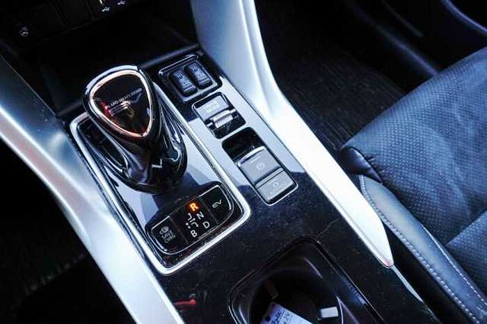 Mitsubishi Eclipse Cross 2.4 PLUG-IN 4WD PLUS Select Black