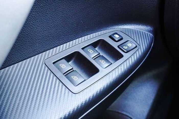 Mitsubishi Eclipse Cross 2.4 PLUG-IN 4WD PLUS Select Black