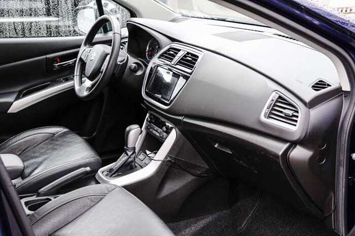 Suzuki Sonstige SX4 S-Cross 1.4 BJ Comfort+PLUS Automatik ALLRAD