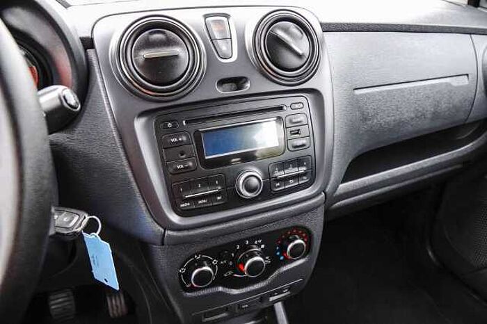 Dacia Lodgy 1.6 SCe Essential 1. Hand + HU/AU neu