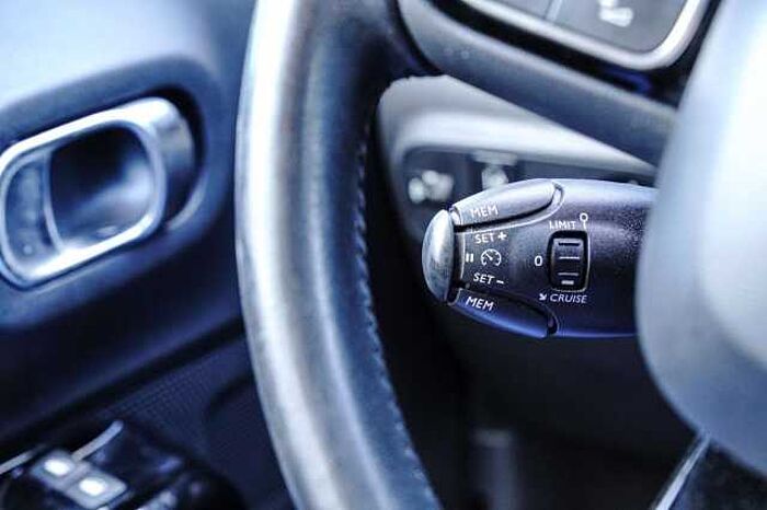 Citroen C3 PureTech SHINE HU neu / 8-fach-bereift