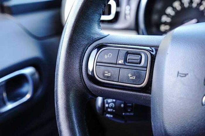 Citroen C3 PureTech SHINE HU neu / 8-fach-bereift