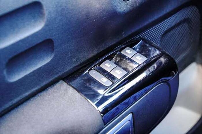 Citroen C3 PureTech SHINE HU neu / 8-fach-bereift