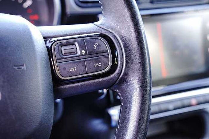 Citroen C3 PureTech SHINE HU neu / 8-fach-bereift